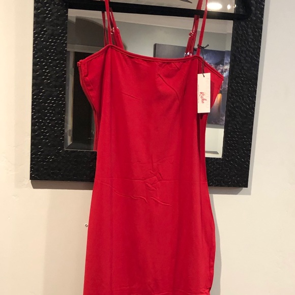 ⭐️⭐️ONLY 1 LEFT!⭐️⭐️ Sexy red body con dress - Picture 5 of 5